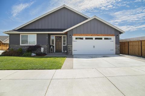 2737 Esther Ln, Grants Pass, OR 97527