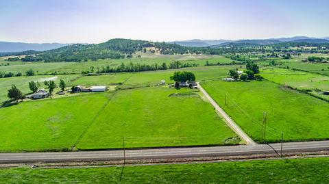 3071 Meridian Rd, Eagle Point, OR 97524