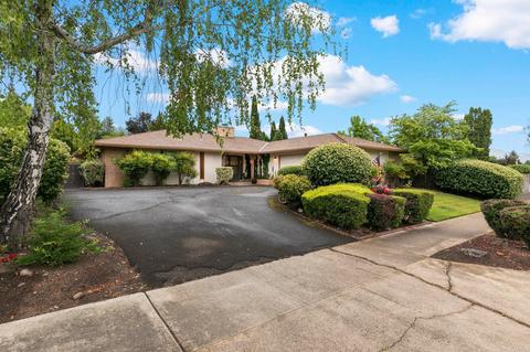 273 White Oak Rd, Medford, OR 97504