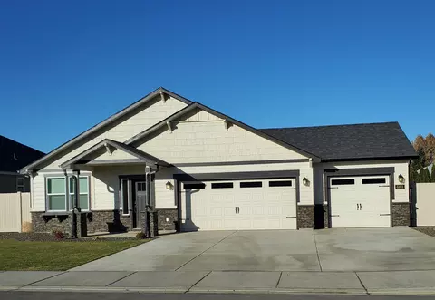 1586 NW Walnut Ave #209, Redmond, OR 97756