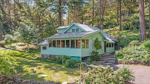 1887 Lakeshore Dr, Klamath Falls, OR 97601