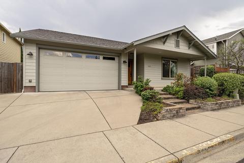 1405 Evergreen Ln, Ashland, OR 97520