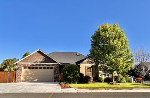 1694 NW Teakwood Ln, Redmond, OR 97756