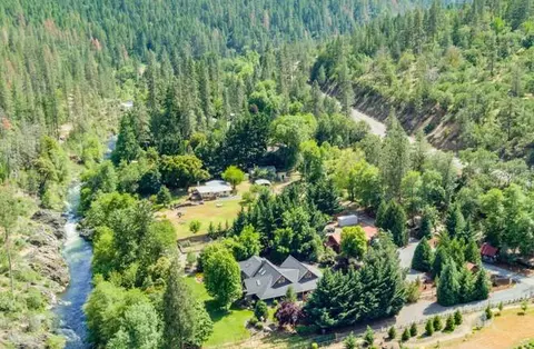 8141 Upper Applegate Rd, Jacksonville, OR 97530