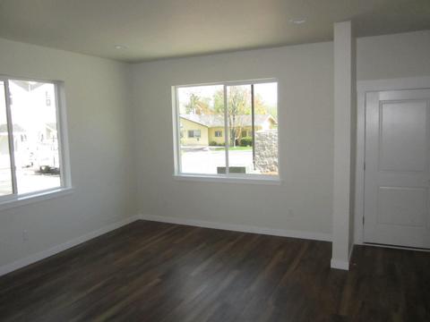 410 Oak St, Phoenix, OR 97535 photo 4