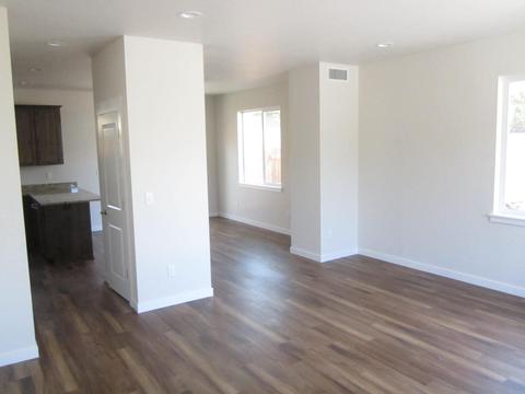410 Oak St, Phoenix, OR 97535 photo 3