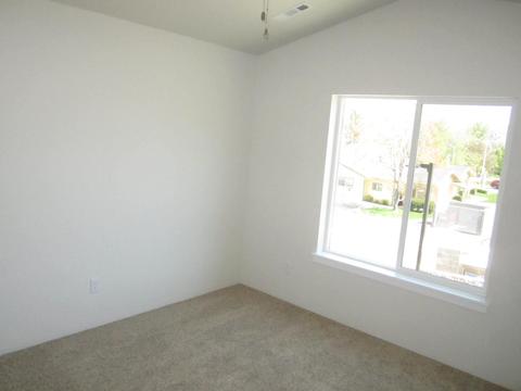 410 Oak St, Phoenix, OR 97535 photo 9
