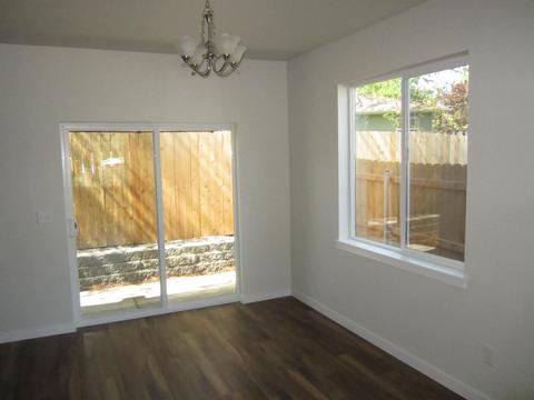 410 Oak St, Phoenix, OR 97535 photo 6