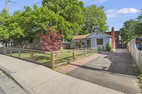 215 SW Rogue River Ave, Grants Pass, OR 97526