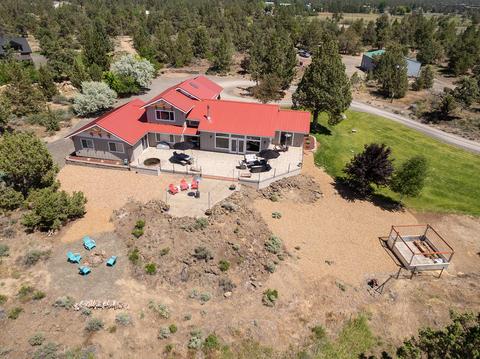 8290 SW 61st St, Redmond, OR 97756