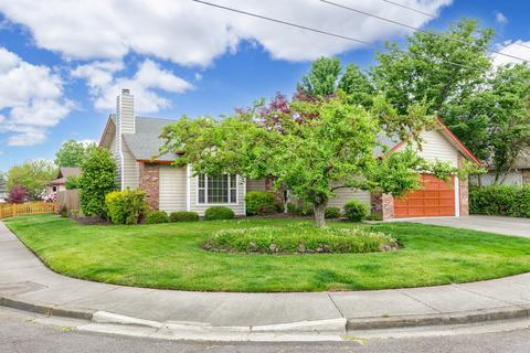 590 Creel Rd, Talent, OR 97540