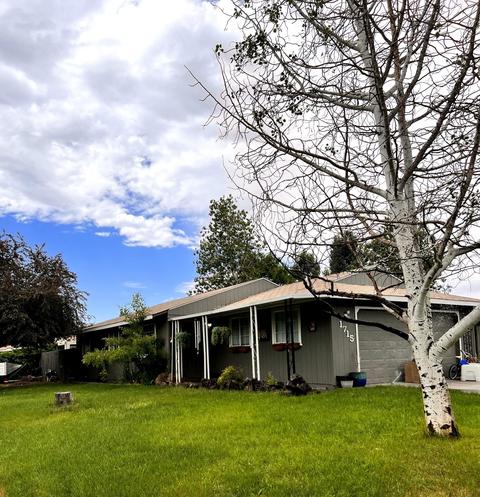 1715 SW 33rd St, Redmond, OR 97756