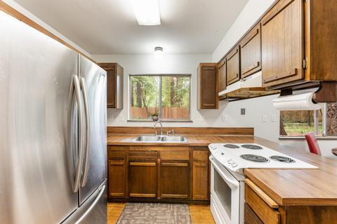 466 Madrona Dr, Cave Junction, OR 97523 photo 7