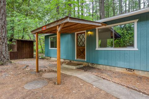 466 Madrona Dr, Cave Junction, OR 97523