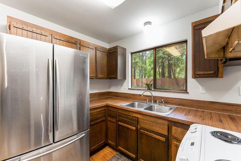 466 Madrona Dr, Cave Junction, OR 97523 photo 8