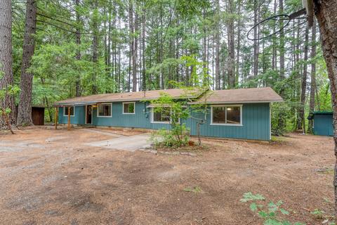 466 Madrona Dr, Cave Junction, OR 97523 photo 2