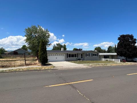 2555 N Keene Way Dr, Medford, OR 97504