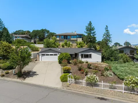 555 Oak Knoll Dr, Ashland, OR 97520