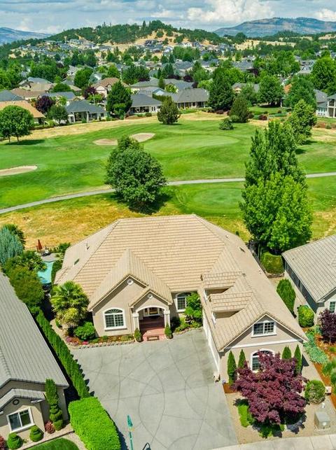 239 Pine Lake Dr, Eagle Point, OR 97524 photo 2