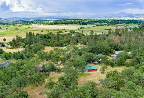 4167 Old Stage Rd, Central Point, OR 97502