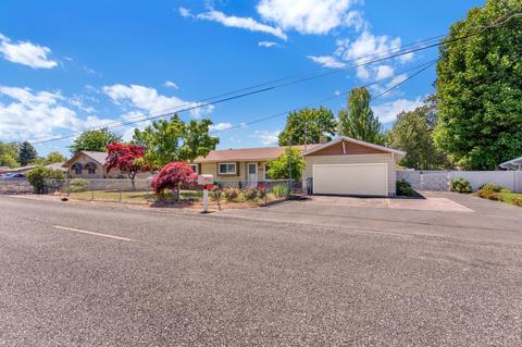 1350 Ojai Ave, Grants Pass, OR 97527
