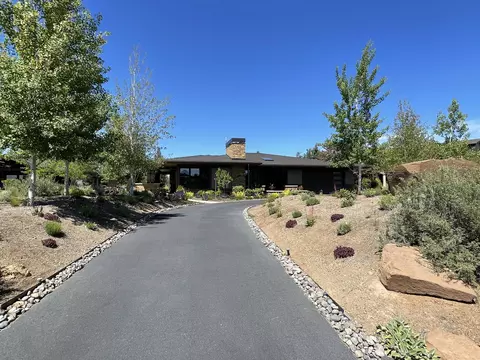 19366 SW Seaton Loop, Bend, OR 97702 photo 2