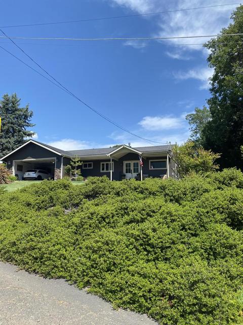 619 3rd St, Rogue River, OR 97537