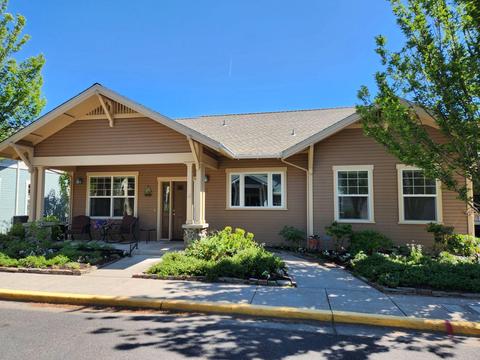 834 Cobblestone Ct, Ashland, OR 97520