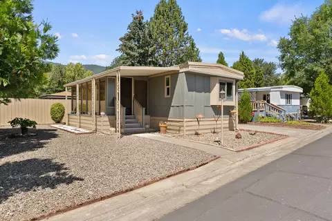 515 E Main St #10, Rogue River, OR 97537