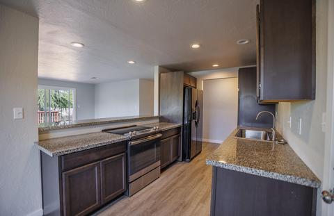 925 Crest Dr, Central Point, OR 97502 photo 9
