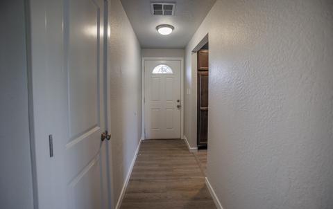 925 Crest Dr, Central Point, OR 97502 photo 2
