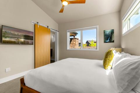 19130 Gateway Loop, Bend, OR 97702 photo 18