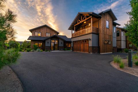 19130 Gateway Loop, Bend, OR 97702 photo 2