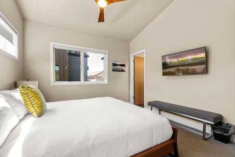 19130 Gateway Loop, Bend, OR 97702 photo 22