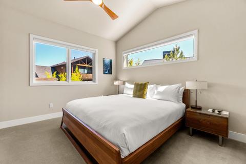 19130 Gateway Loop, Bend, OR 97702 photo 17