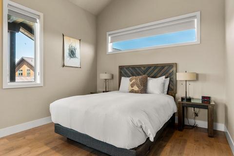 19130 Gateway Loop, Bend, OR 97702 photo 29