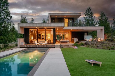 61645 Rowallan Ct, Bend, OR 97702