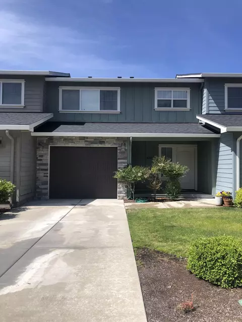 4749 Hathaway Dr, Medford, OR 97504