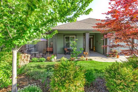 3954 Calle Vista Dr, Medford, OR 97504
