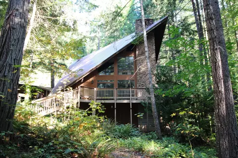 1968 Starveout Creek Rd, Azalea, OR 97410