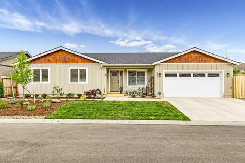 259 St Ives Dr, Talent, OR 97540