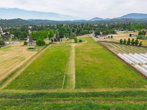 4361 Leonard Rd, Grants Pass, OR 97527