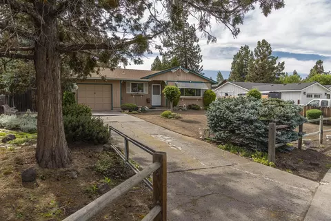 835 SE Centennial St, Bend, OR 97702 photo 2