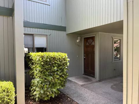 1005 SE Camelot Dr, Grants Pass, OR 97526