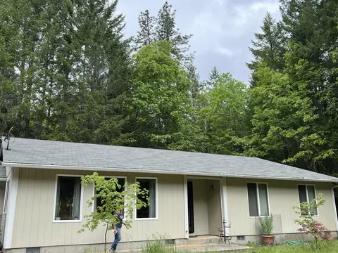 7060 Rockydale Rd, Cave Junction, OR 97523