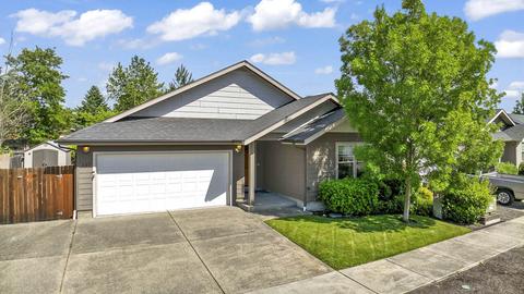 337 SW Wagner Meadows Dr, Grants Pass, OR 97526