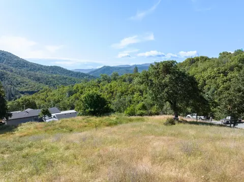 1129 Sardine Creek Rd, Gold Hill, OR 97525