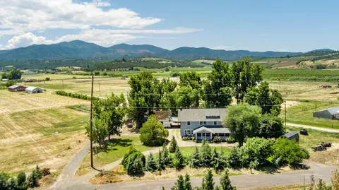 243-245 S Stage Rd, Medford, OR 97501