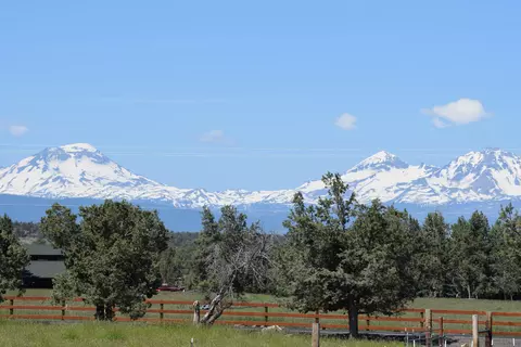 3900 SW 58th St, Redmond, OR 97756
