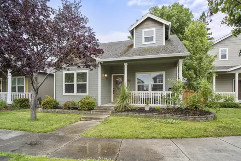 348 Brookhaven Dr, Central Point, OR 97502